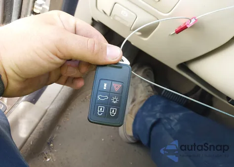 2013 Volvo Xc70 3.2/3.2 Platinum/3.2 Premier/3.2 Premier Plus z USA, uszkodzony, nr VIN YV4940BZ5D1147161